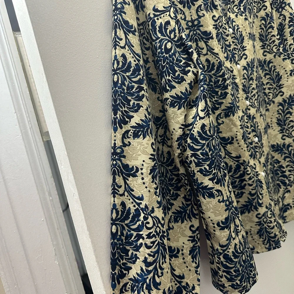 Women Blouse - Picture 6 of 8